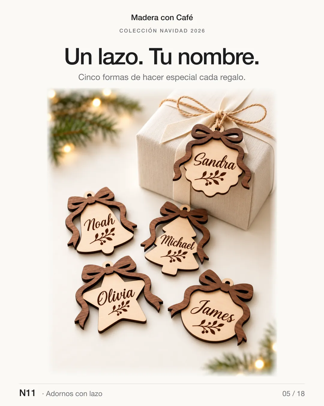 Adornos con lazo de madera, Navidad 2026 — Madera con Café (ref. N11)