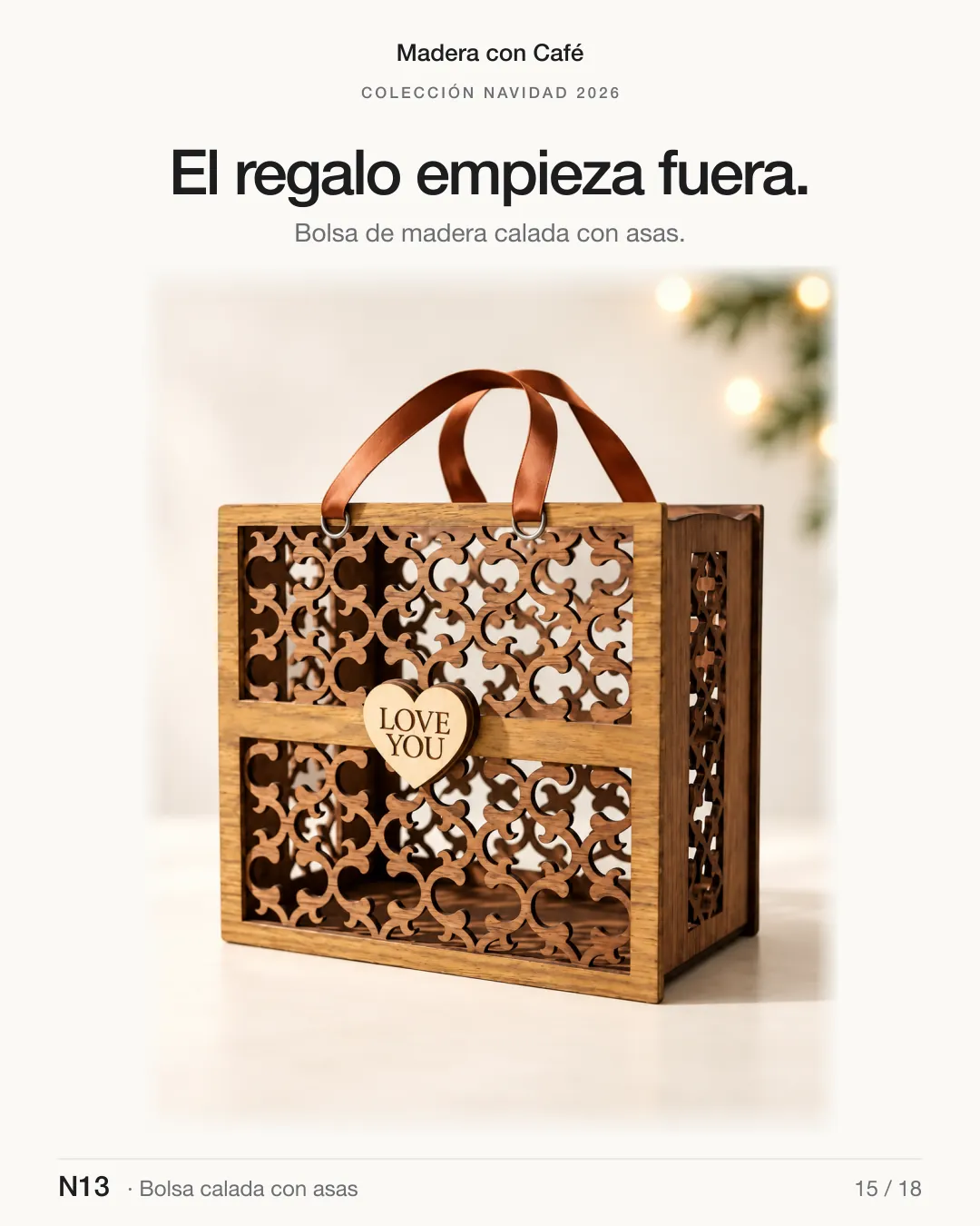 Bolsa calada con asas de madera, Navidad 2026 — Madera con Café (ref. N13)