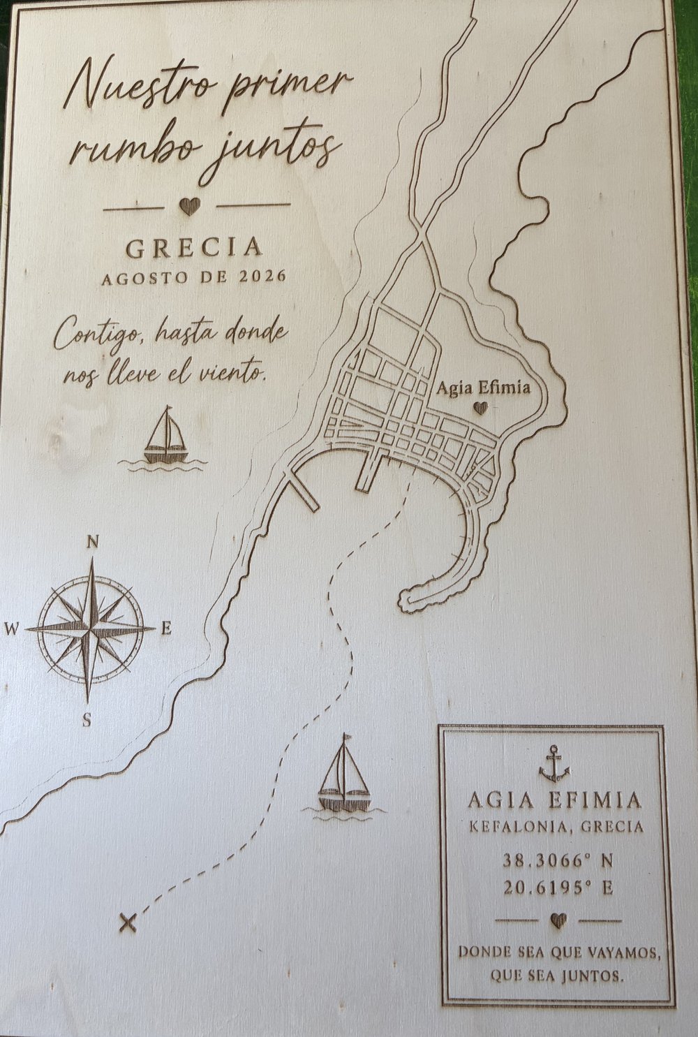 Lámina de madera con el mapa de un lugar especial grabado a láser